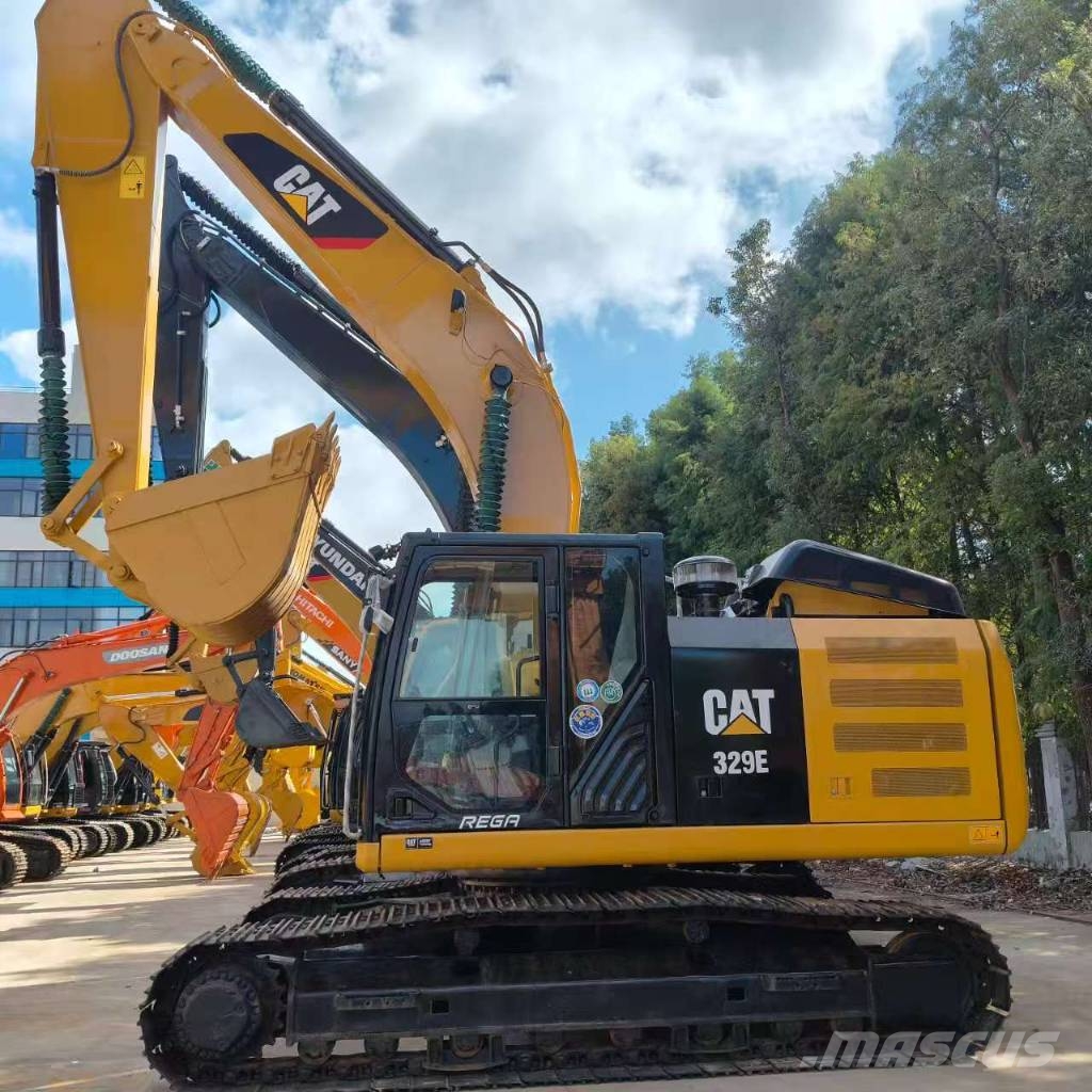 CAT 329 E حفارات زحافة