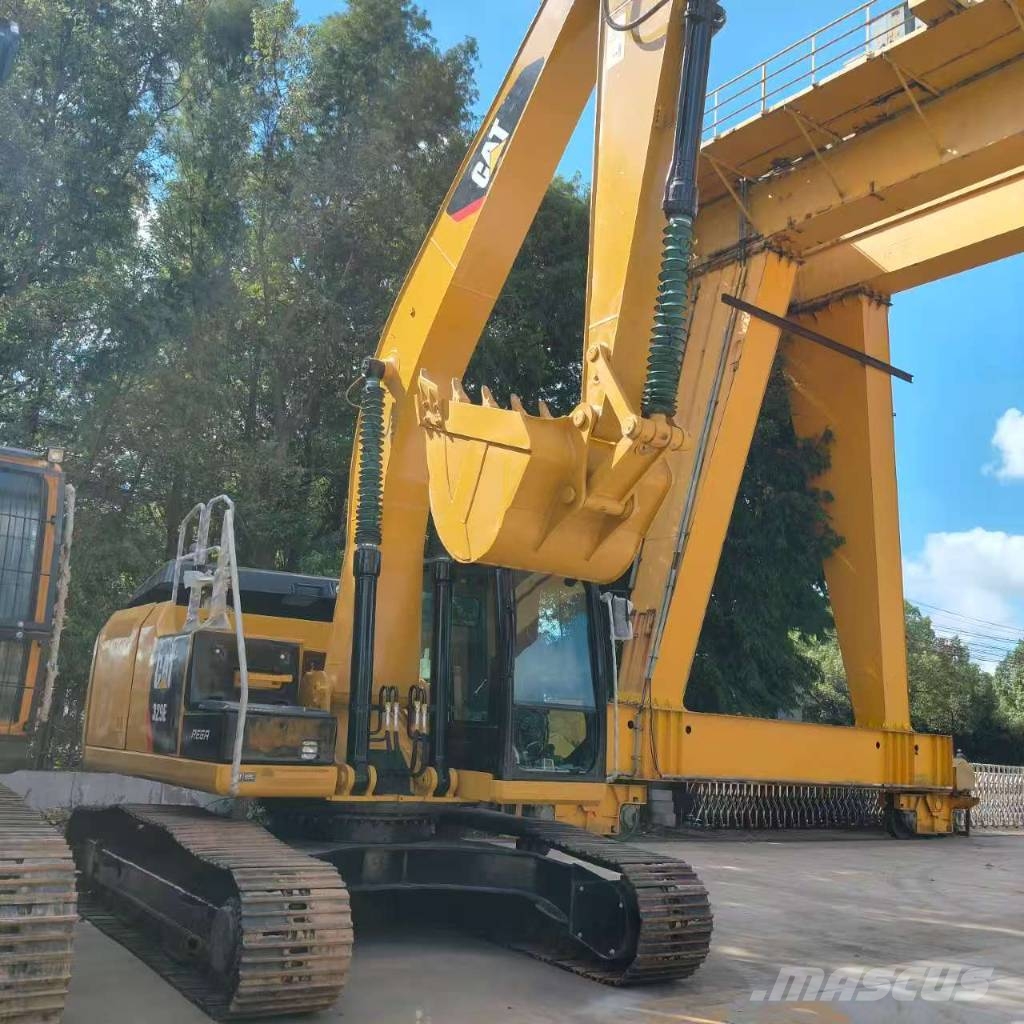 CAT 329 E حفارات زحافة