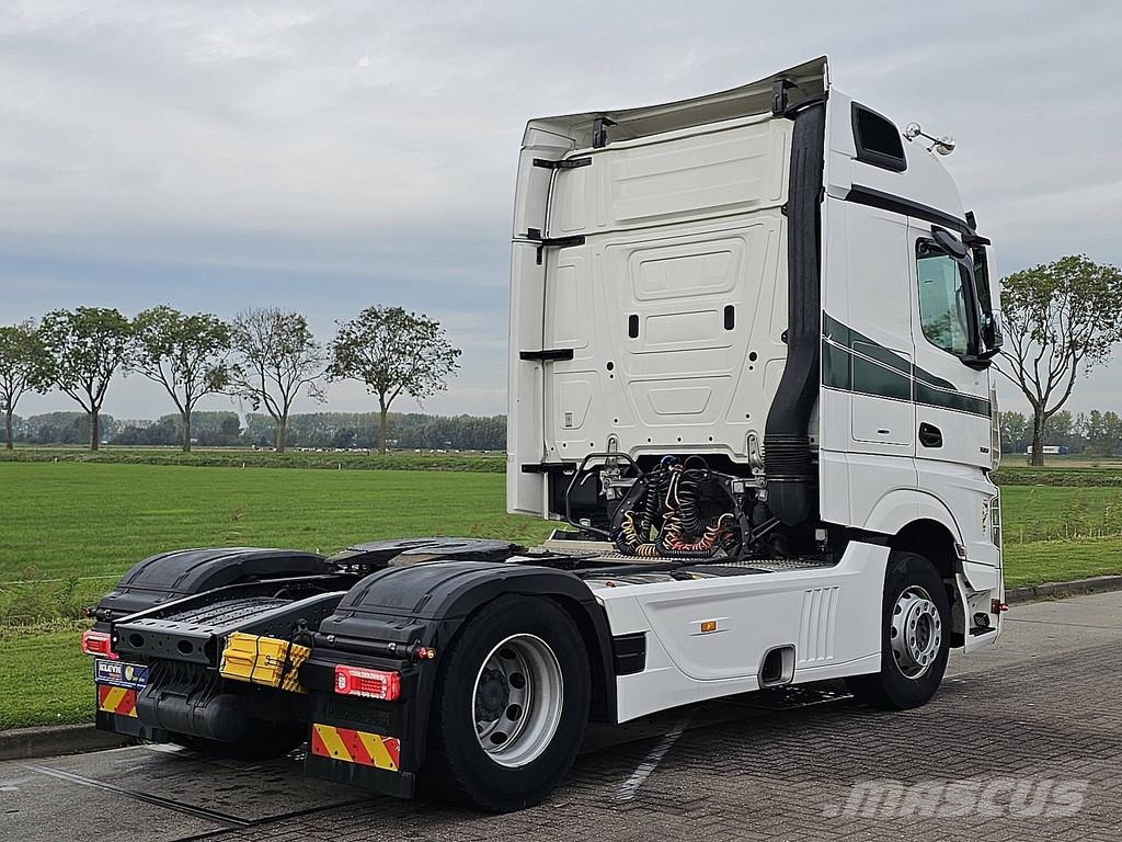 Mercedes-Benz ACTROS 1851 LS BIG SPACE,2Xtank,Standklima,oil ret Vlačilci
