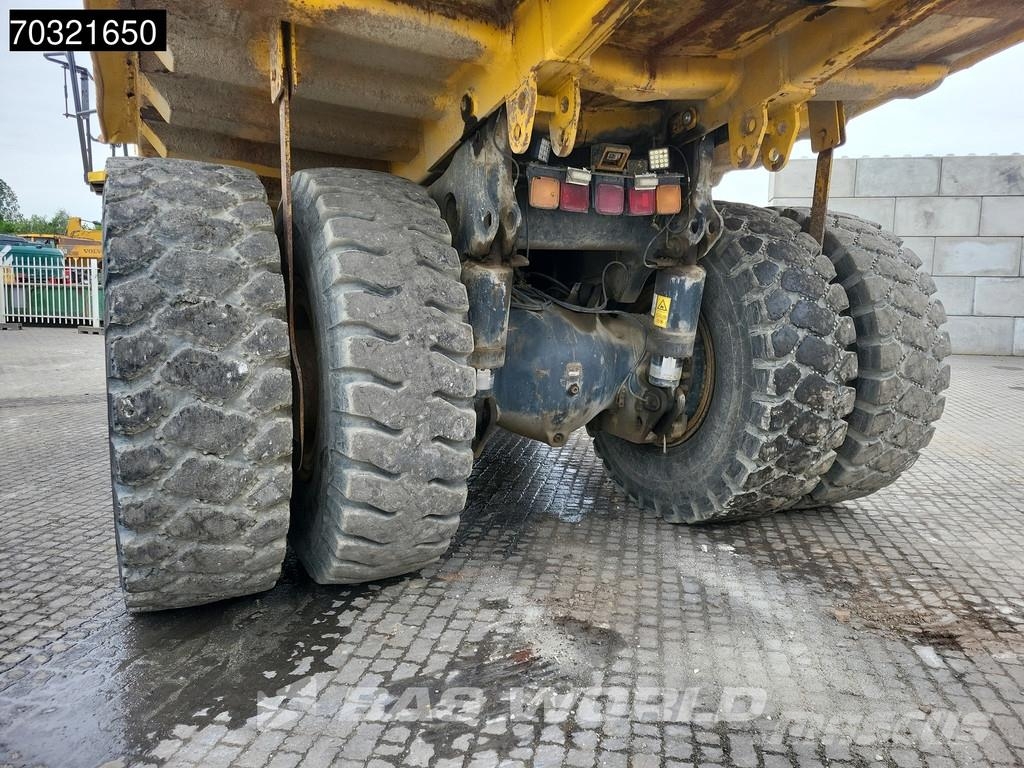 Komatsu HD605 -7E0 Tombereau rigide