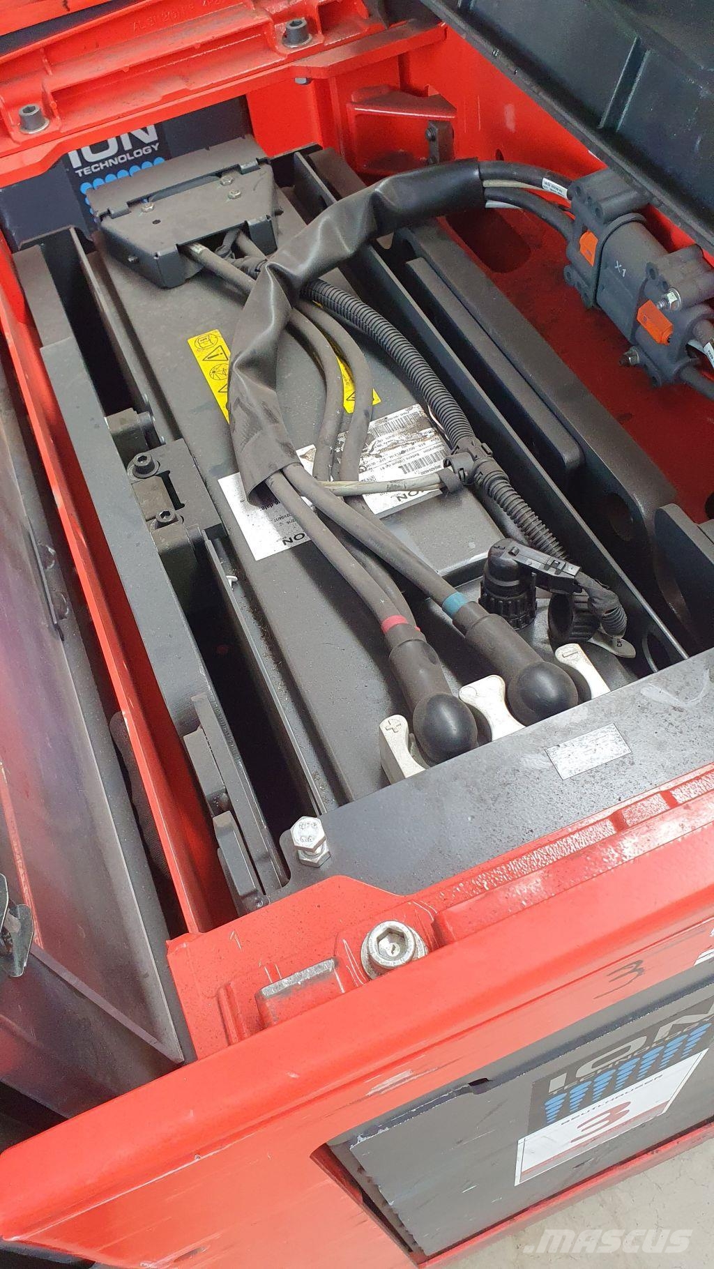 Linde L14 Stand-in stackers