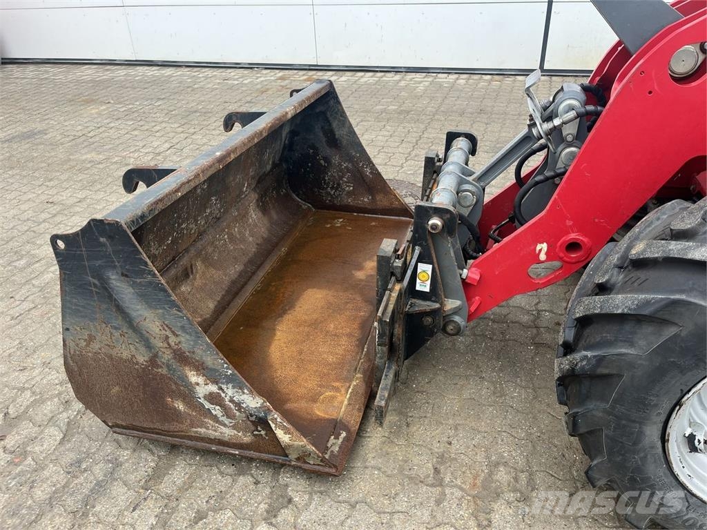 Weidemann 2080 Daugiafunkciniai pakrovėjai