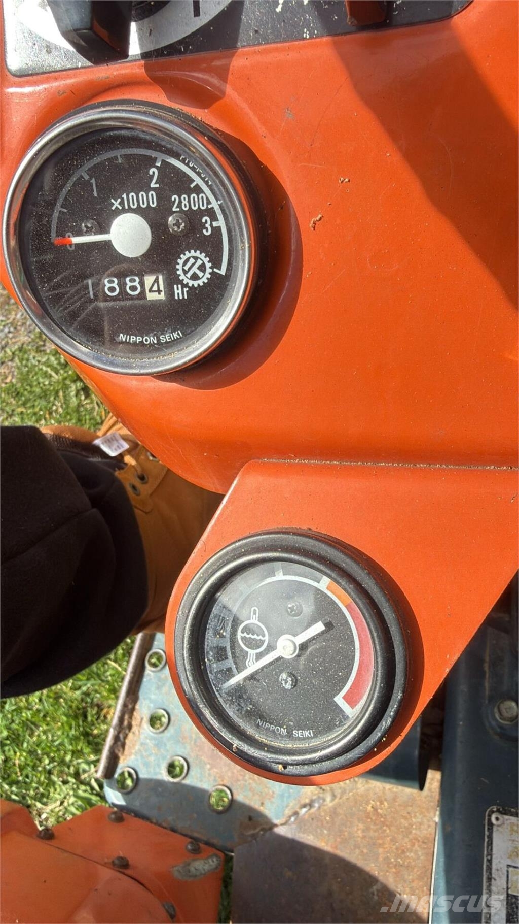 Kubota B7100D Трактори