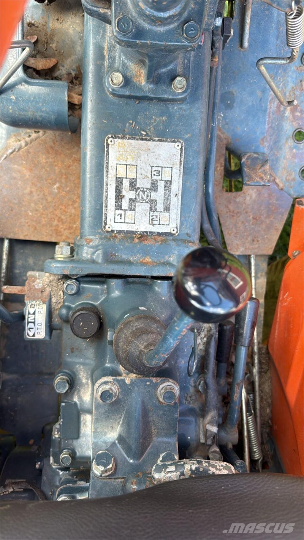 Kubota B7100D Трактори