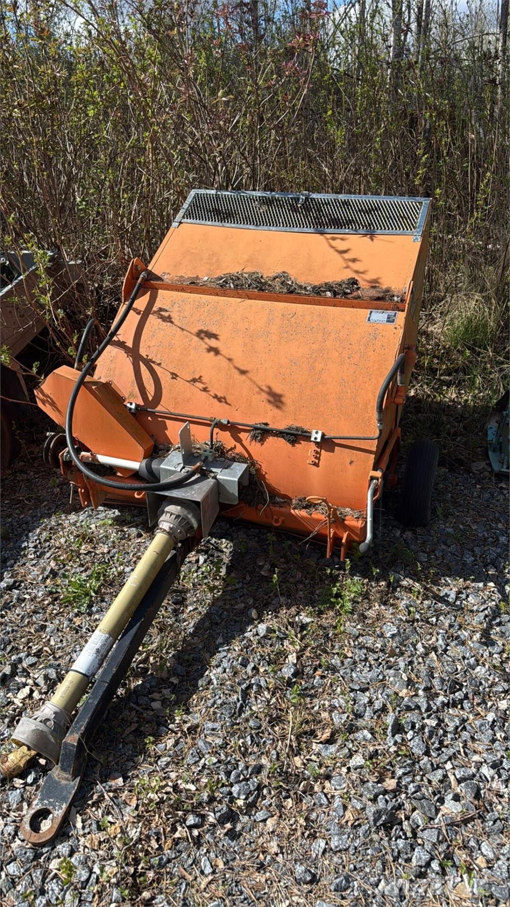 Kubota B7100D Трактори
