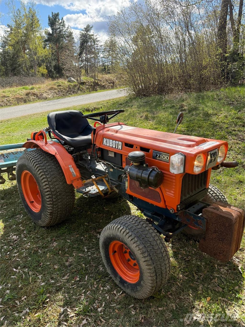 Kubota B7100D Трактори