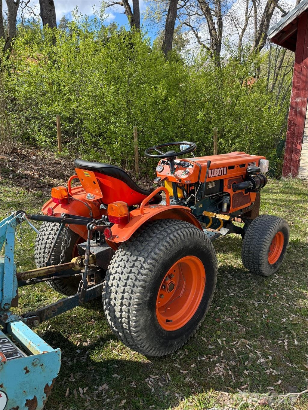 Kubota B7100D Трактори