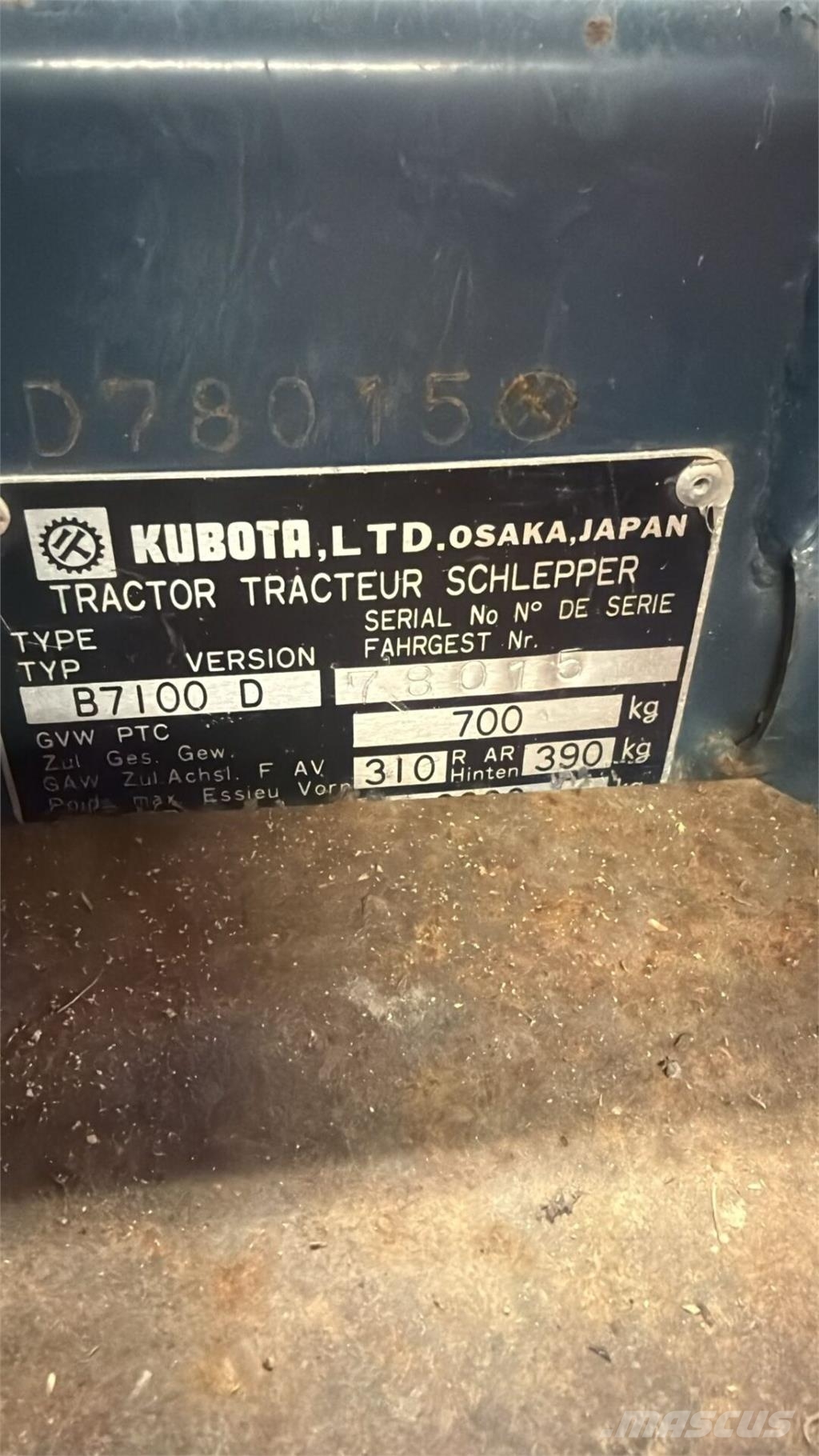 Kubota B7100D Трактори