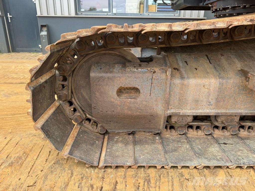 Doosan DX225LC-7 Bagri goseničarji