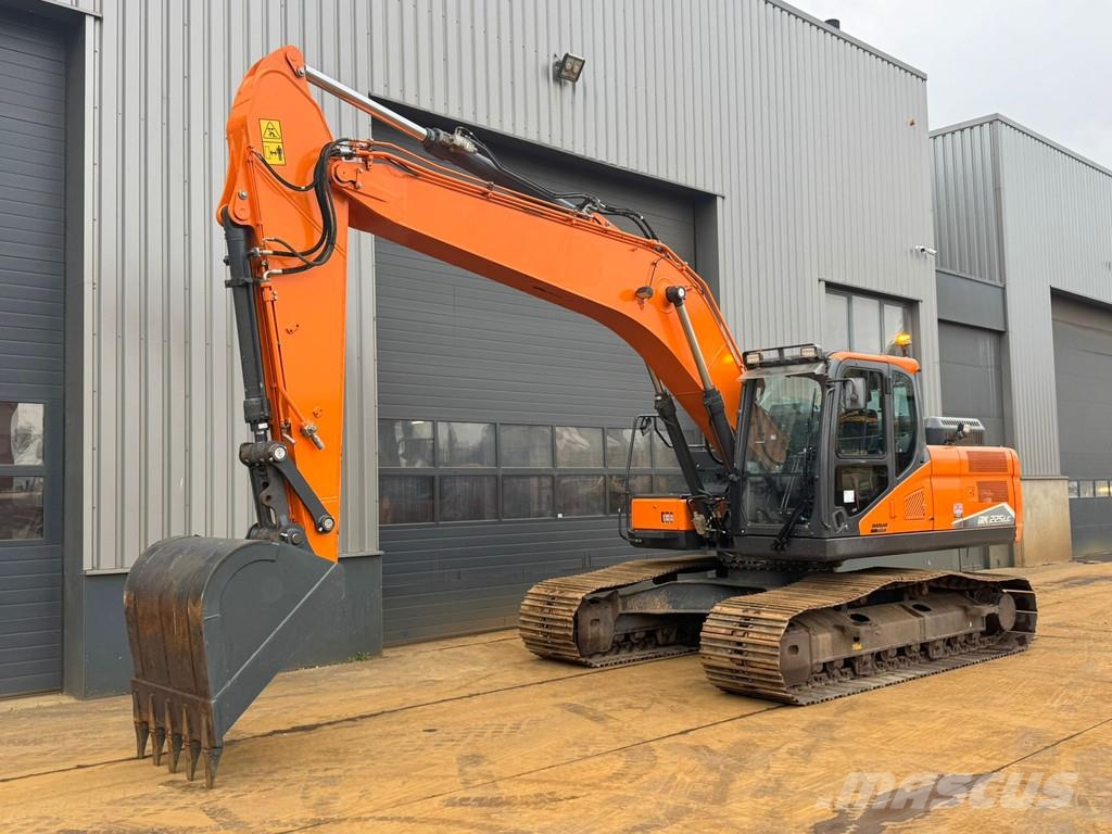 Doosan DX225LC-7 Bagri goseničarji