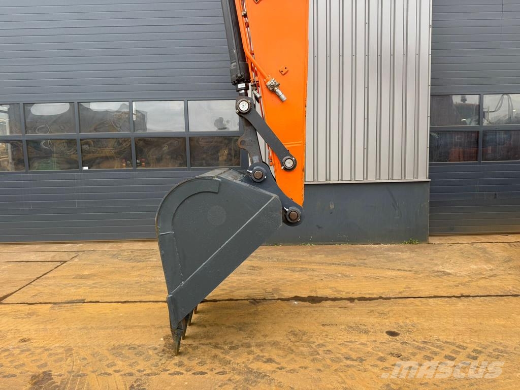 Doosan DX225LC-7 Bagri goseničarji