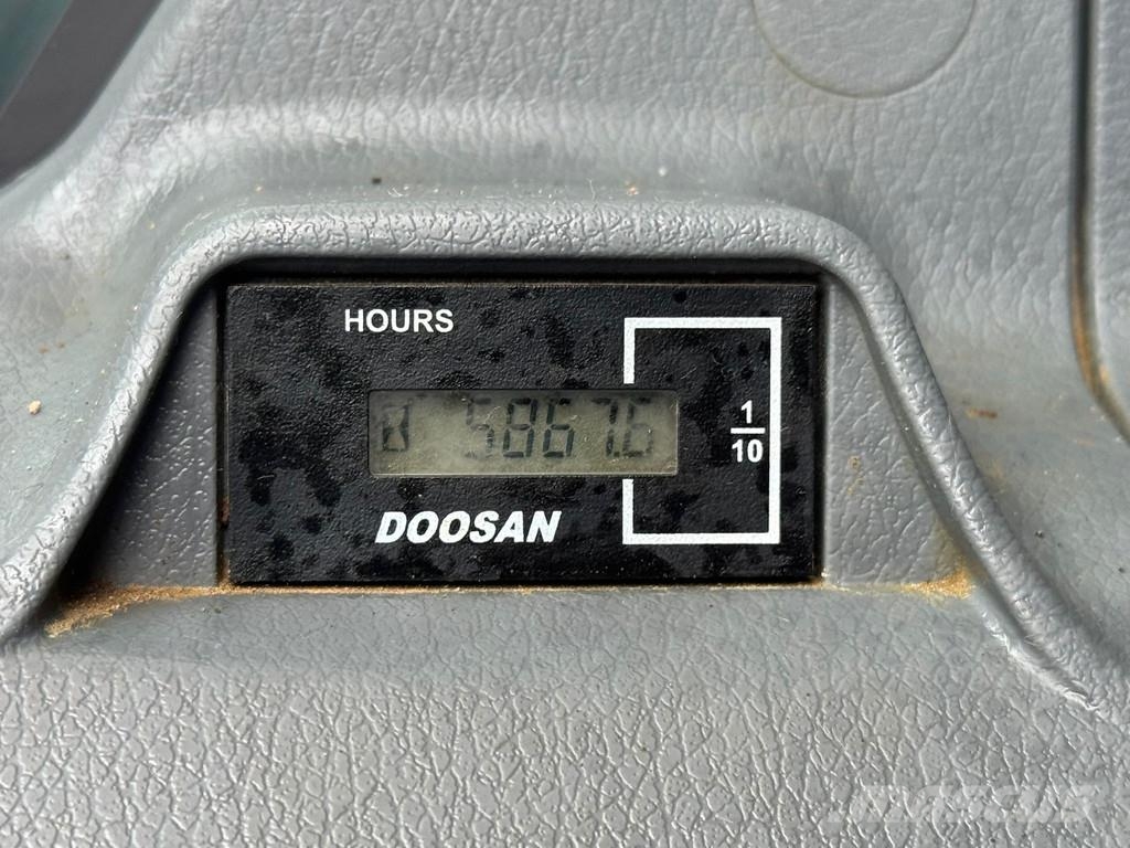 Doosan DX225LC-7 Bagri goseničarji