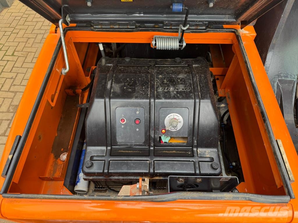 Doosan DX225LC-7 Bagri goseničarji