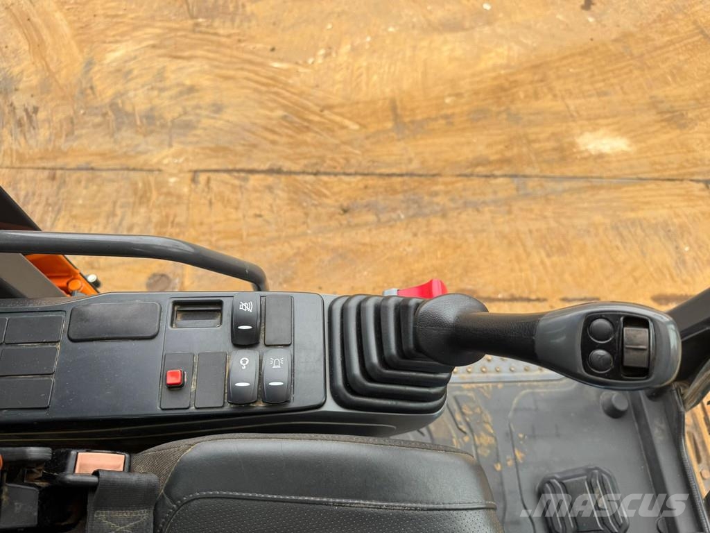 Doosan DX225LC-7 Bagri goseničarji