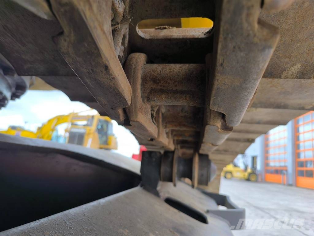 Komatsu HB 215 LC-3 Εκσκαφείς με ερπύστριες