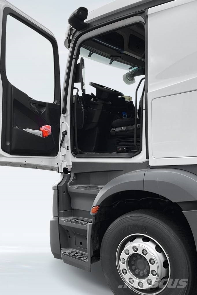 Mercedes-Benz Actros 2553 L 6x2 Trp. Skåp, ÖBS Furgoonautod