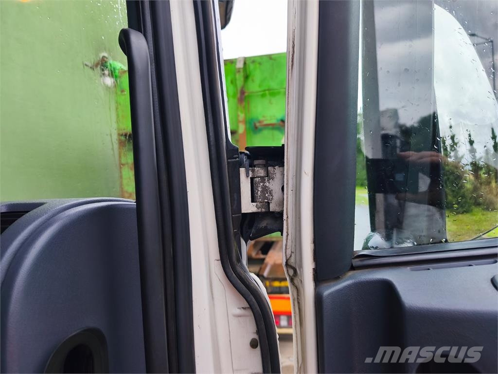Scania P 410 شاحنات بمقصورة وهيكل