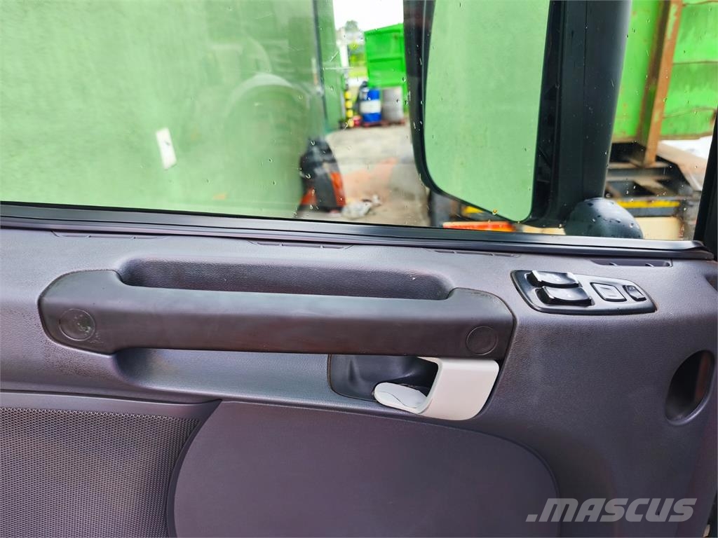 Scania P 410 شاحنات بمقصورة وهيكل