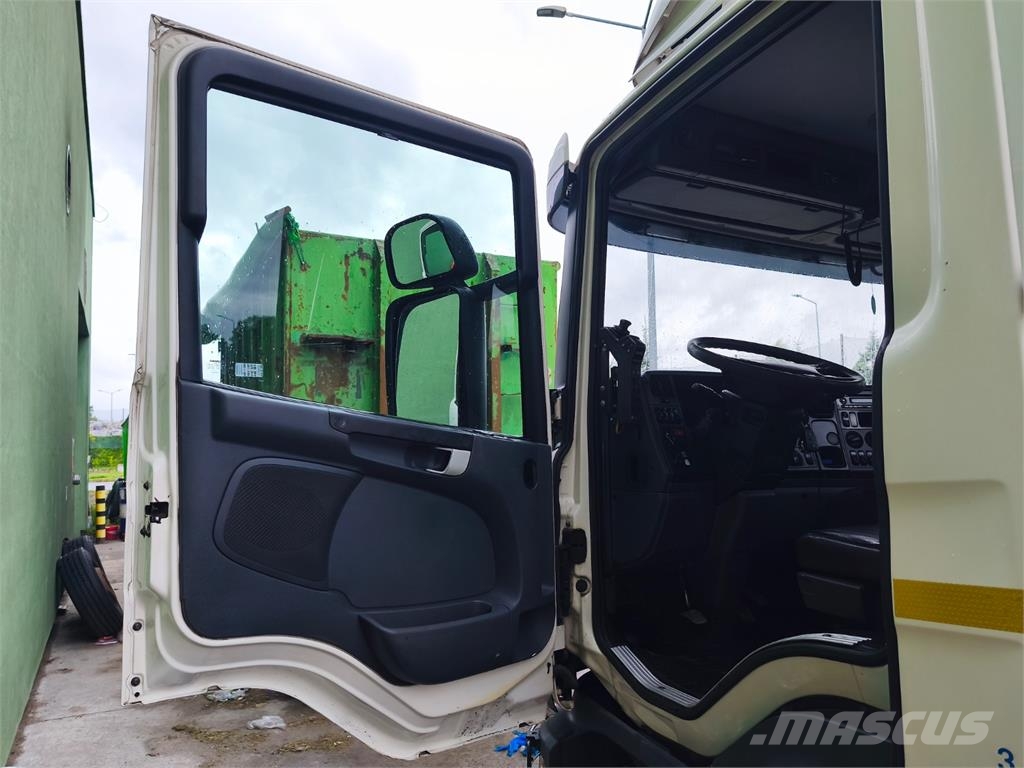 Scania P 410 شاحنات بمقصورة وهيكل
