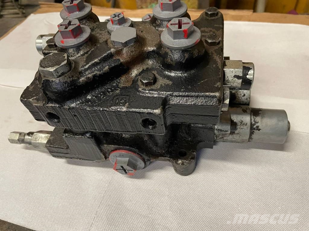 Steuerblock Bobcat 751 Other components