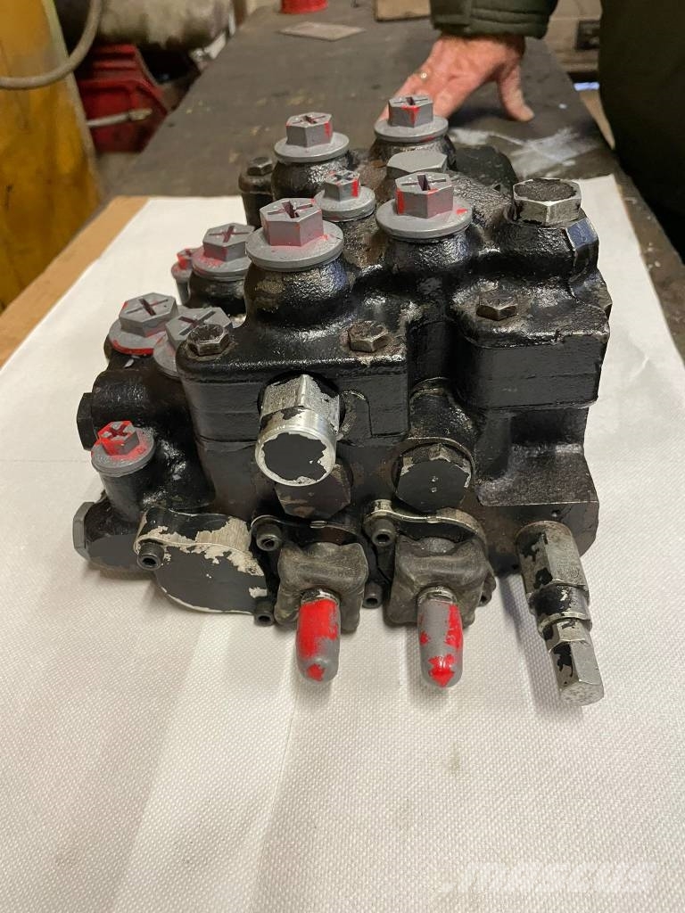 Steuerblock Bobcat 751 Other components