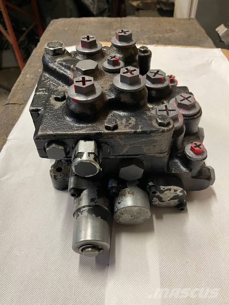 Steuerblock Bobcat 751 Other components