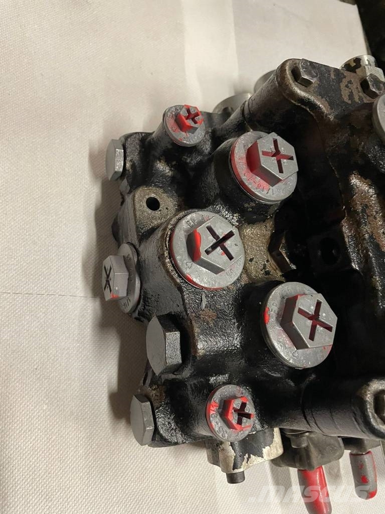 Steuerblock Bobcat 751 Other components