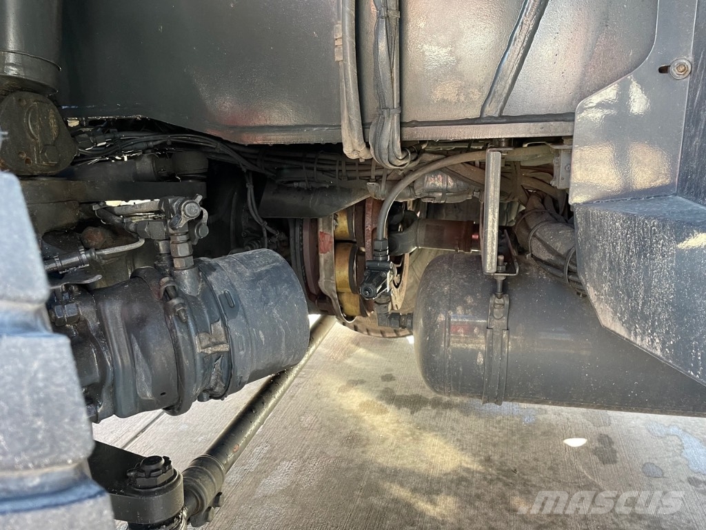 Liebherr LTC 1050-3.1 全路面起重機/吊車