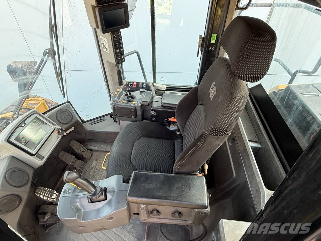 CAT 972M - Automatic Greasing / Camera Фронтальні навантажувачі