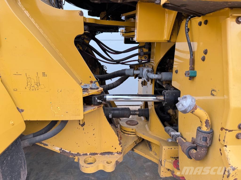 CAT 972M - Automatic Greasing / Camera Фронтальні навантажувачі