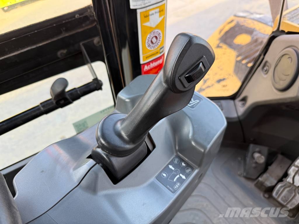 CAT 972M - Automatic Greasing / Camera Фронтальні навантажувачі