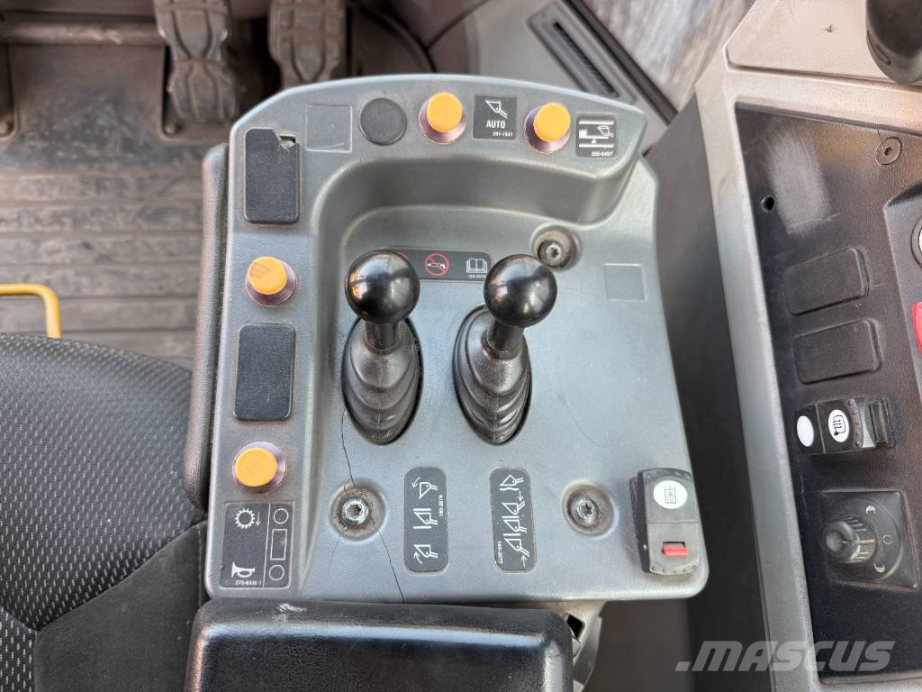 CAT 972M - Automatic Greasing / Camera Фронтальні навантажувачі