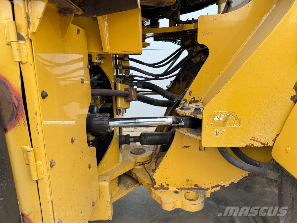 CAT 972M - Automatic Greasing / Camera Фронтальні навантажувачі