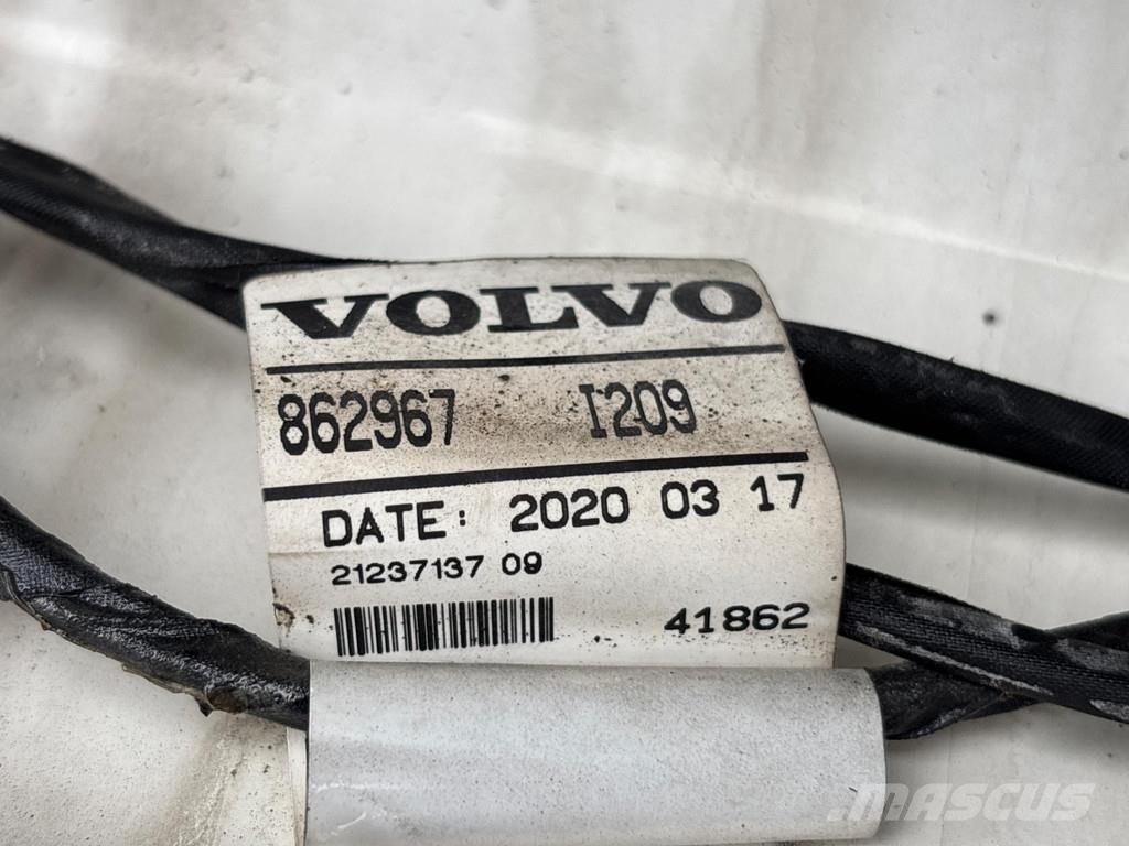 Volvo FH500 6x2 EURO6 + RETARDER + HYDRAULICS + 3200WB وحدات الجر