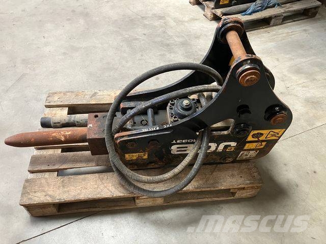 JCB 4 CX with hammer Grävlastare