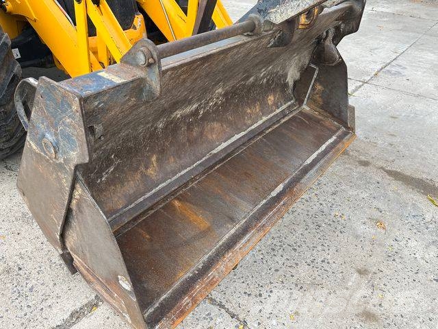 JCB 4 CX with hammer Grävlastare