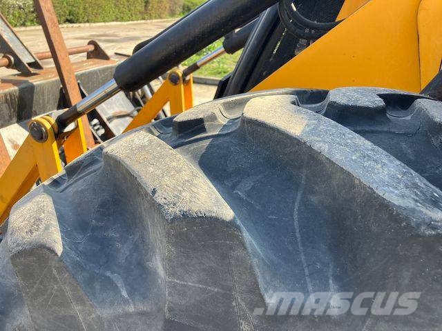 JCB 4 CX with hammer Grävlastare