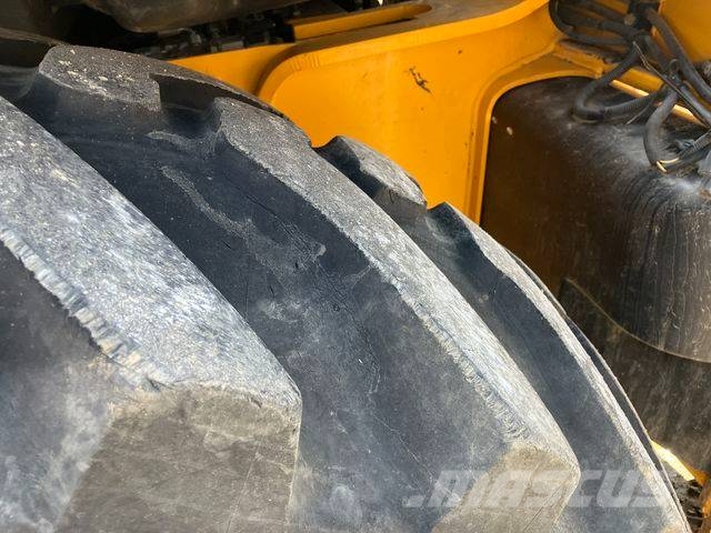 JCB 4 CX with hammer Grävlastare