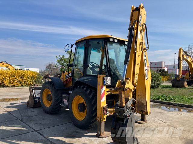 JCB 4 CX with hammer Grävlastare