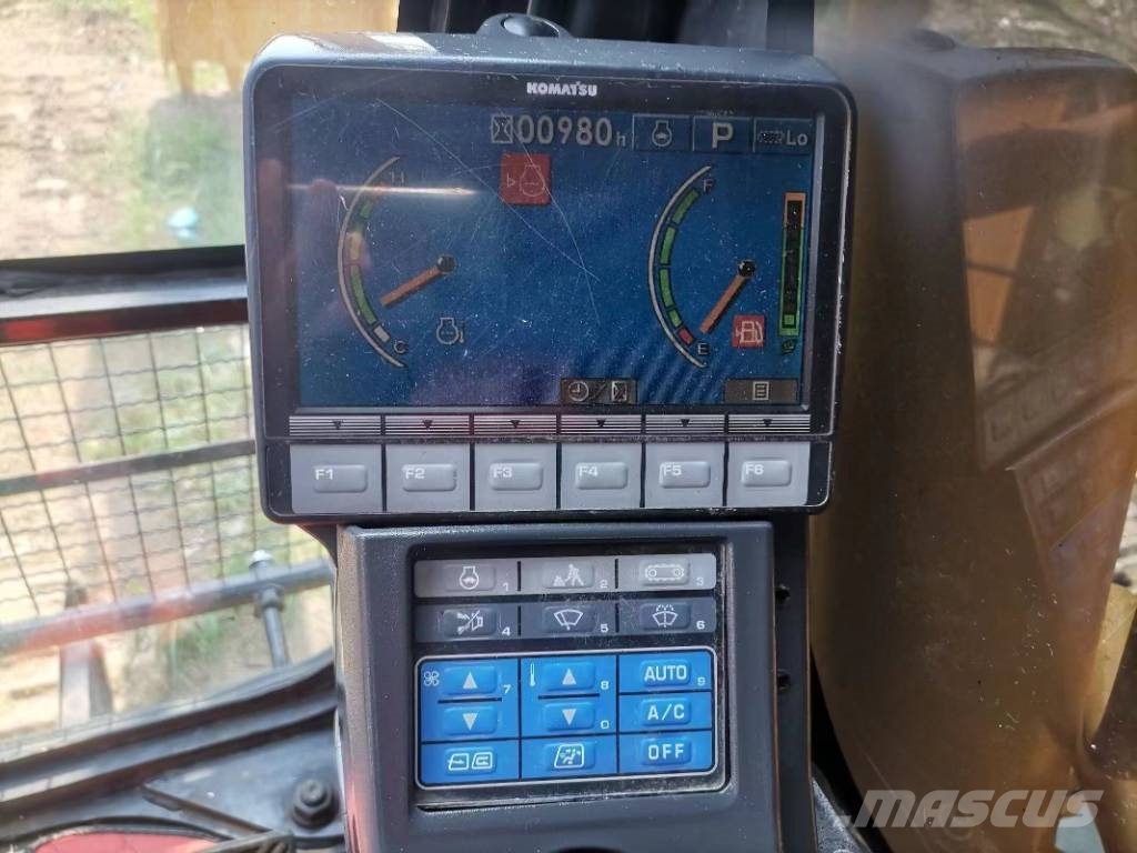 Komatsu PC 220-8 Crawler excavators