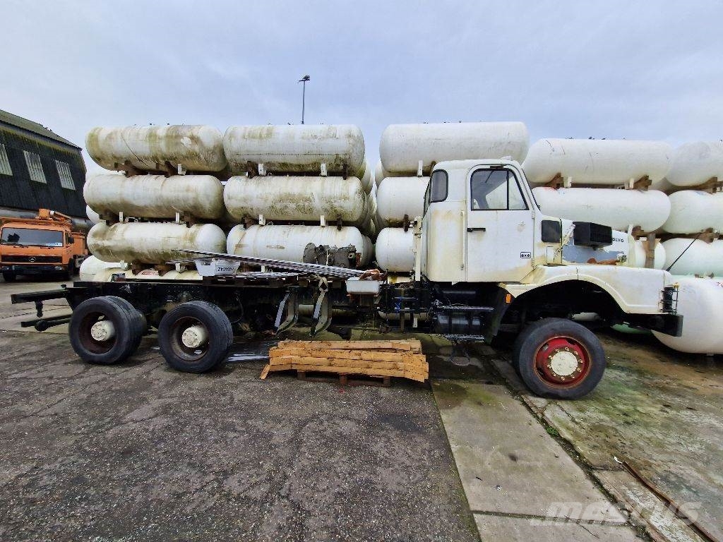 Volvo N10 6x6 平板车