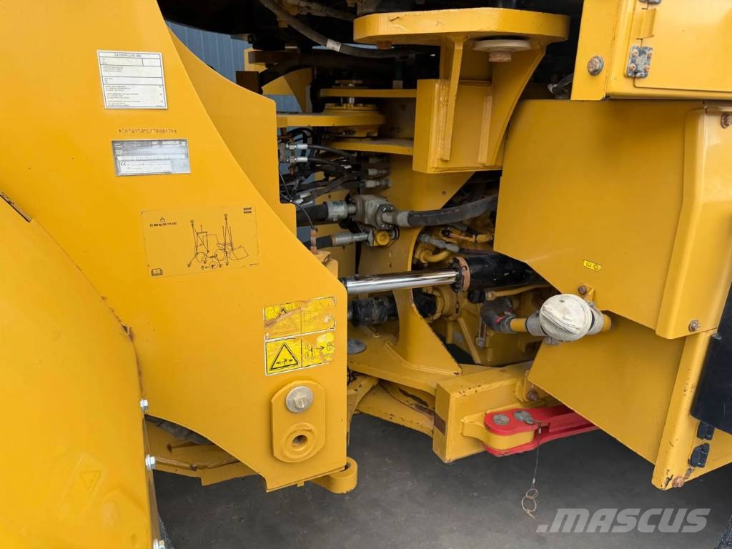 CAT 950M Chargeuse sur pneus