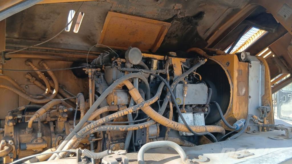Liebherr R 312 Telakaivukoneet