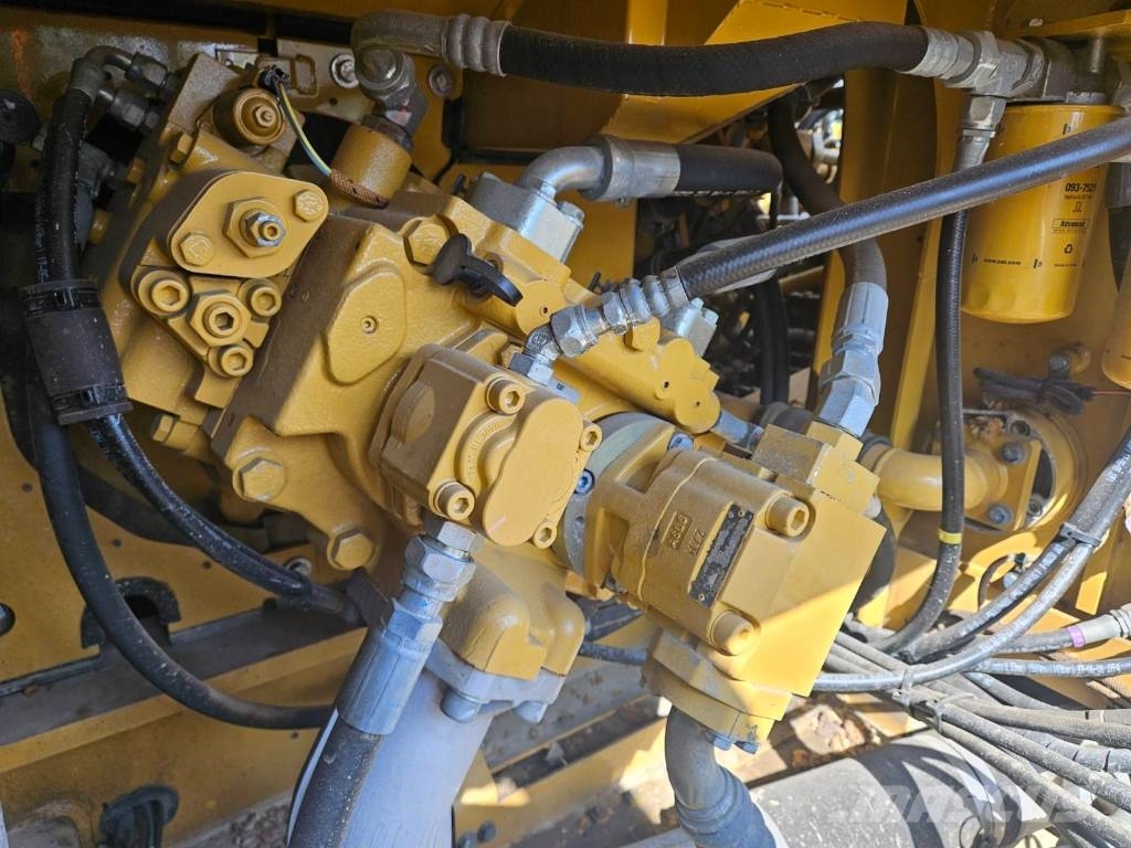 CAT 326 F L Gravemaskiner på larvebånd