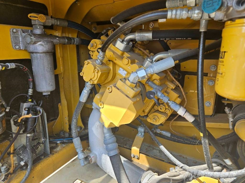 CAT 326 F L Gravemaskiner på larvebånd