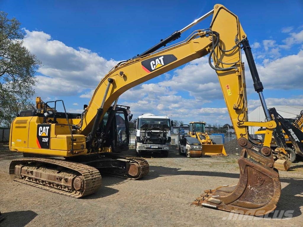 CAT 326 F L Gravemaskiner på larvebånd