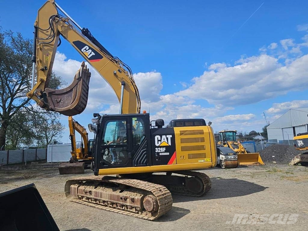 CAT 326 F L Gravemaskiner på larvebånd