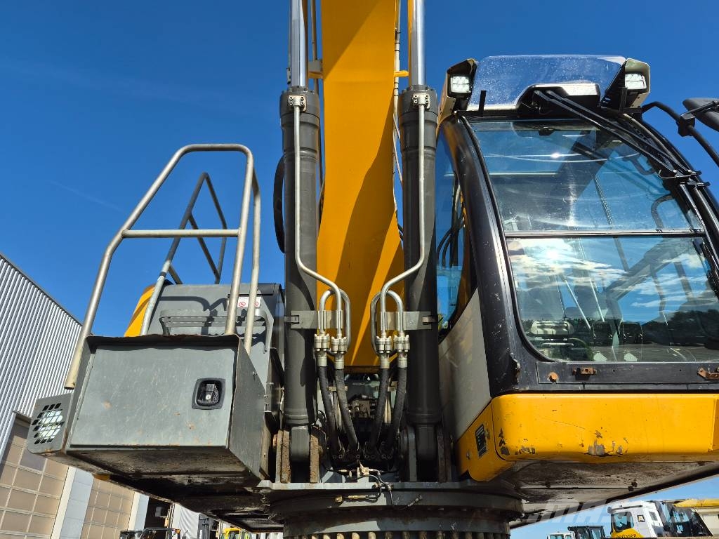 Liebherr 922LC Crawler excavators