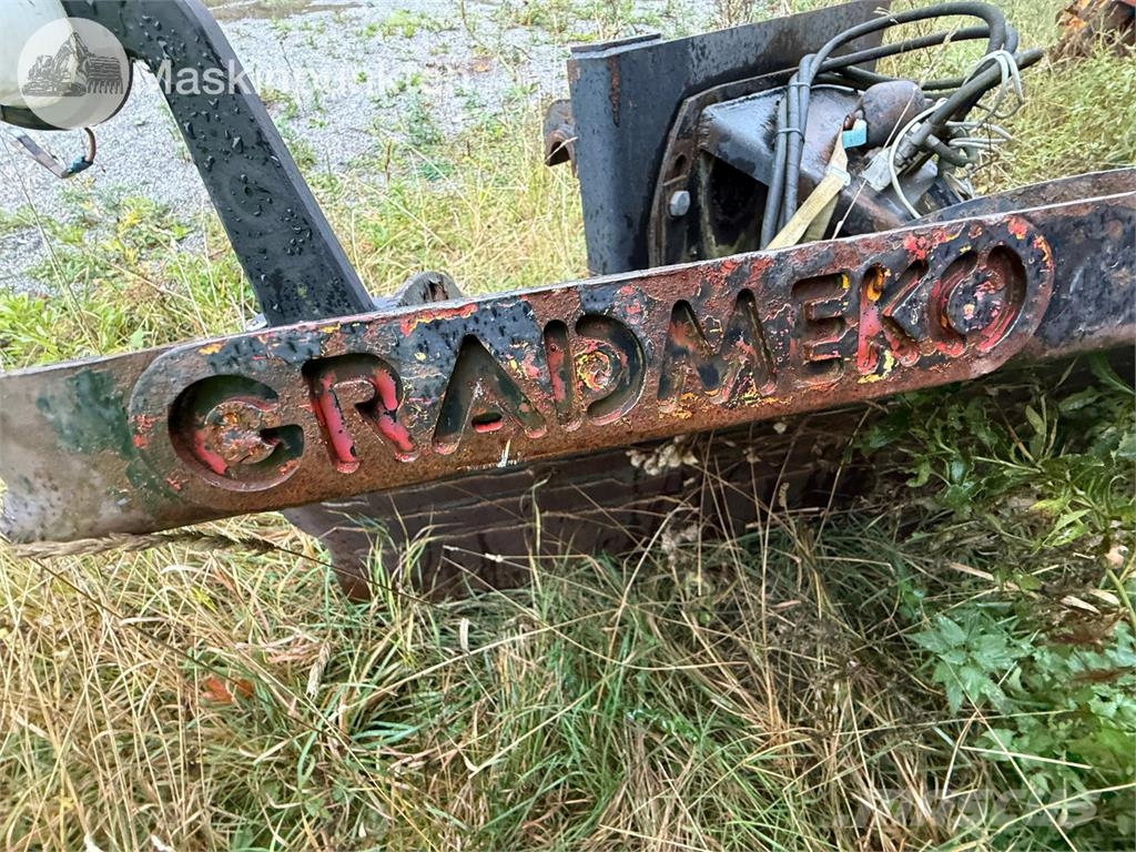 Gradmeko S 刮雪板和犁