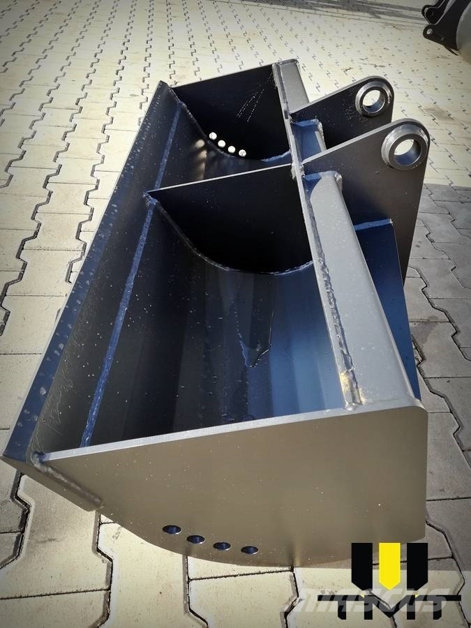 CAT 428 CAT Bucket Cleaning Ditching Excavator